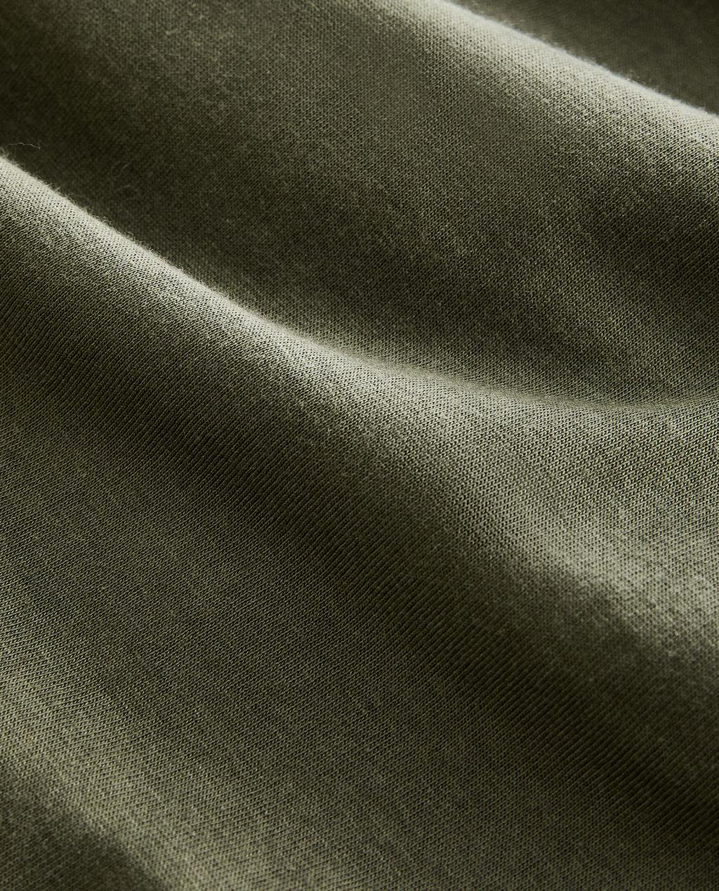 48124088500-a2.jpg